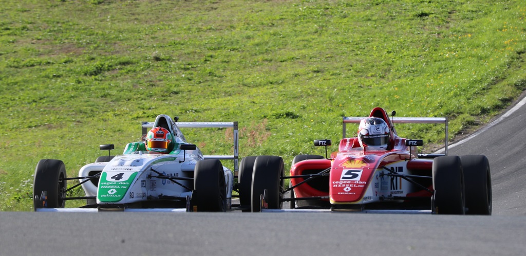 Casper T. Hansen og Casper Pilgaard i Formel 4.
(Foto: Motorsporten.dk)